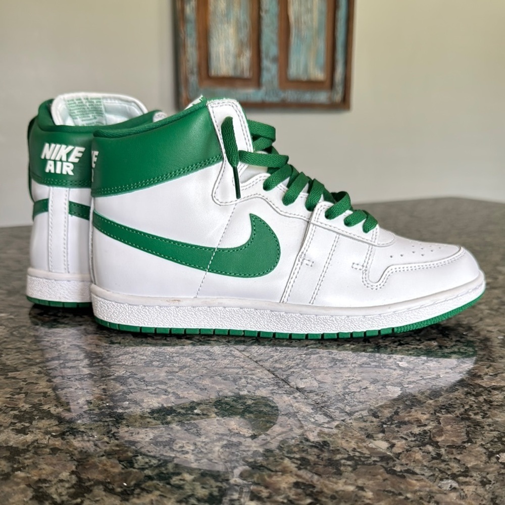 Nike air ships High-Top Sneakers in White and Green EUC 8.5